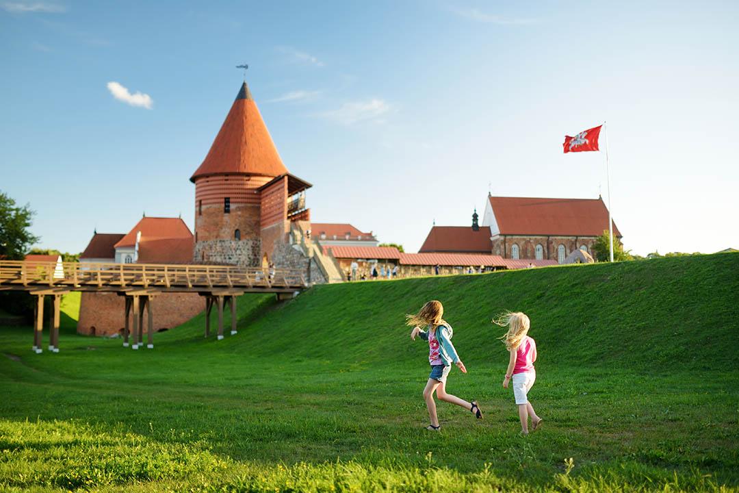 Kaunas – Castle and Children
