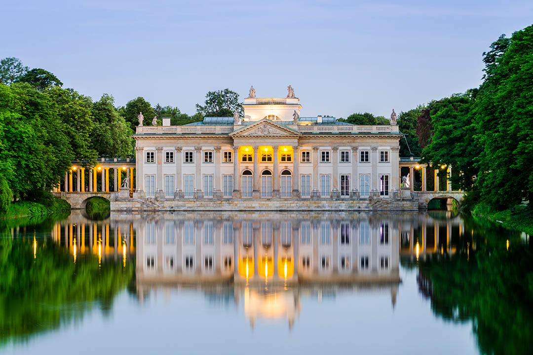 Warsaw – Building and water
