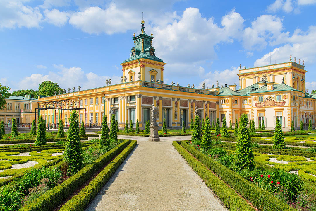 Warsaw sights – Yellow Building